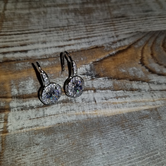 Absolutely Stunning 925 CZ earrings - Picture 5 of 6